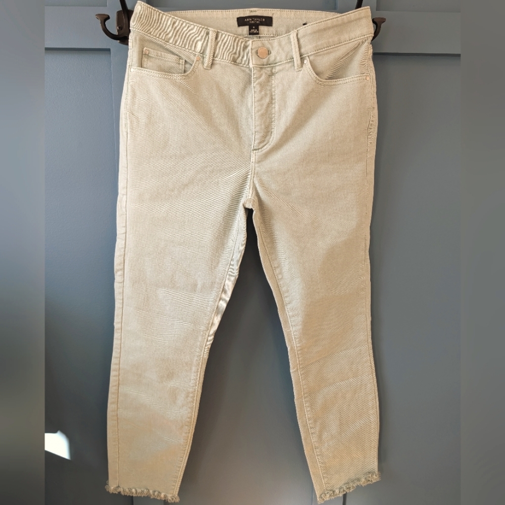 Ann Taylor skinny crop